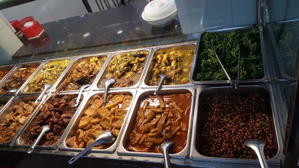 Quán cơm Bà Trâm là một trong những địa chỉ quán ăn được yêu thích nhất hiện nay tại Hà Tĩnh