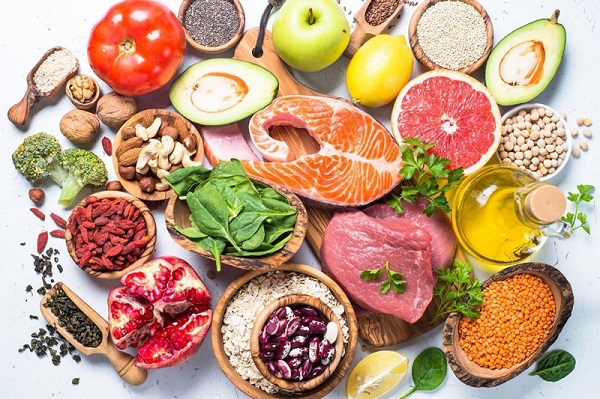 Thực phẩm cho chế độ ăn lành mạnh thường chứa nhiều dưỡng chất cần thiết như vitamin, khoáng chất, chất xơ, protein và chất béo tốt