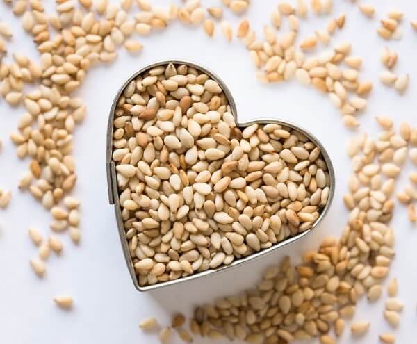 Để tận dụng tối đa các chất dinh dưỡng từ hạt mè, hãy kết hợp chúng với các nguồn dinh dưỡng khác trong bữa ăn của bạn
