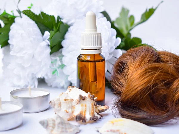 Việc sử dụng các loại tinh dầu để kích thích mọc tóc là một phương pháp truyền thống và được nhiều người tin dùng nhờ những lợi ích mang lại cho tóc và da đầu
