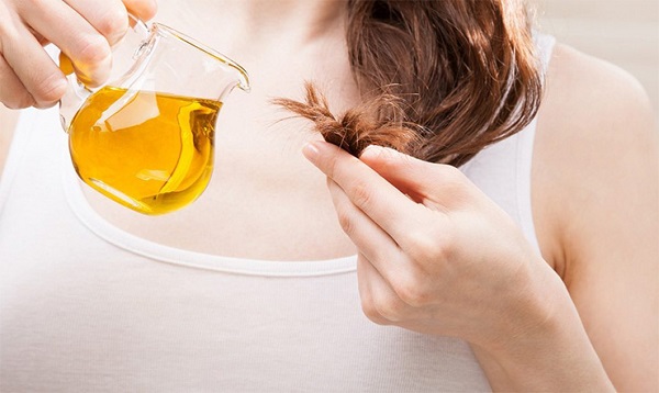 Chăm sóc tóc bằng dầu oliu là một phương pháp tự nhiên và hiệu quả để nuôi dưỡng và bảo vệ mái tóc khỏe mạnh